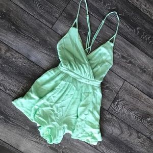 Backless flowy romper. 😍
